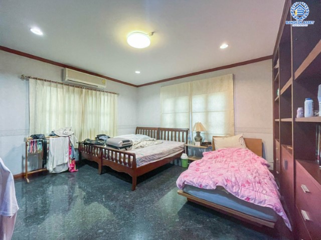 *****บ้านเดี่ยวมือสองย่านกรุงเทพฯ ม.ชวนชื่น ลาดพร้าว-รามอินทรา (ซ.สุคนธ์สวัสดิ์34) เนื้อที่กว้างขวางกว่า 87 ตร.ว. หลังใหญ่พร้อมอยู่  มีเฟอร์นิเจอร์บิ้วอินท์ทั้งหลัง! กับสุดยอดทำเล ใจกลางห้างฯ ชั้นนำฟังก์ชัน 5 ห้องนอน 3 ห้องน้ำ ที่จอดรถ 3 คัน บนทำเลแห่งการเดินทาง ใกล้ทางด่วน "ฉลองรัช"